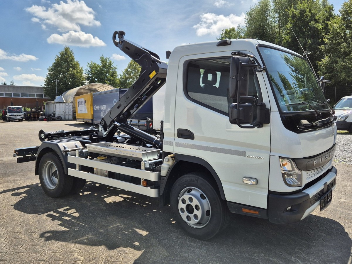 Camión multibasculante FUSO Fuso Canter 7C18 City Abrollkipper AHK Hooklift