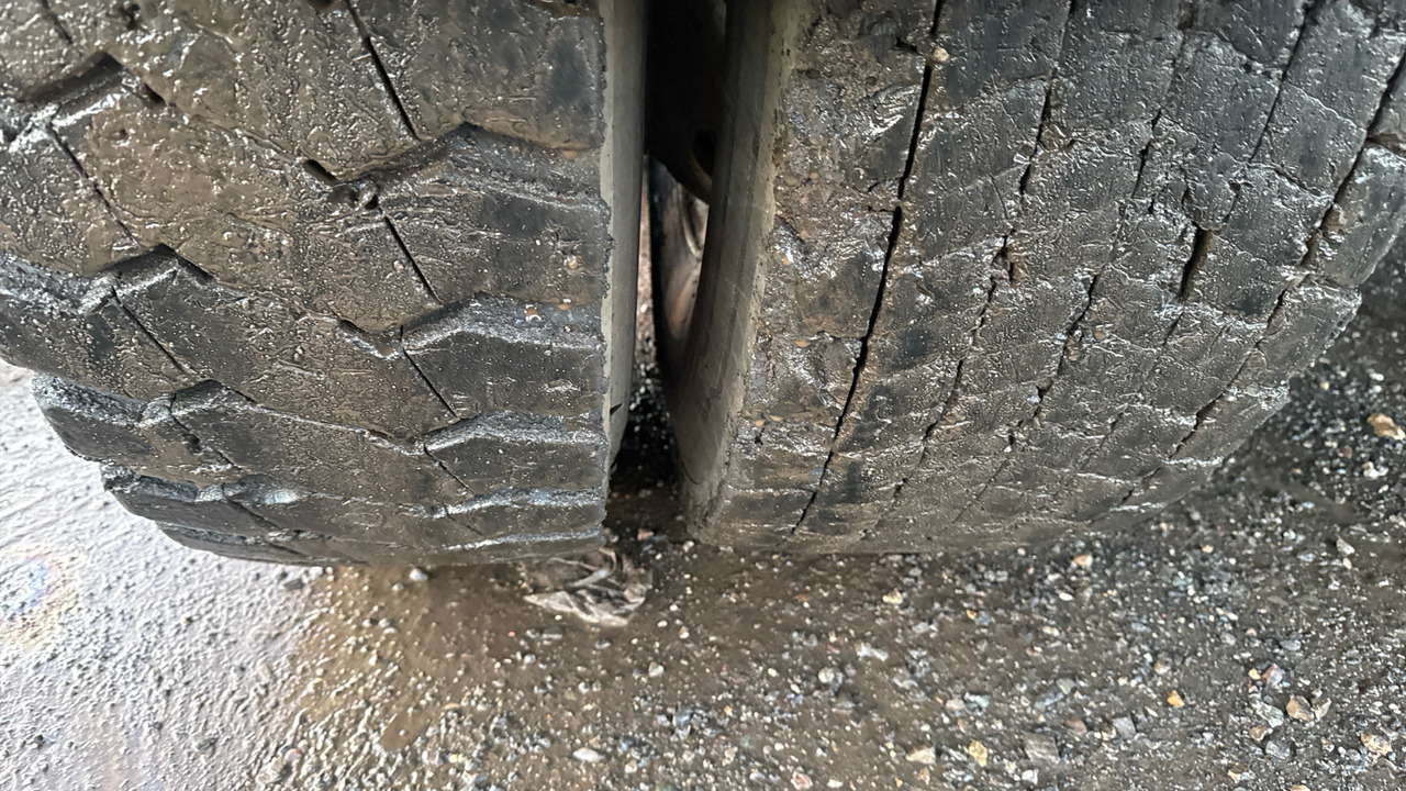 Camión multibasculante HINO 700 3241