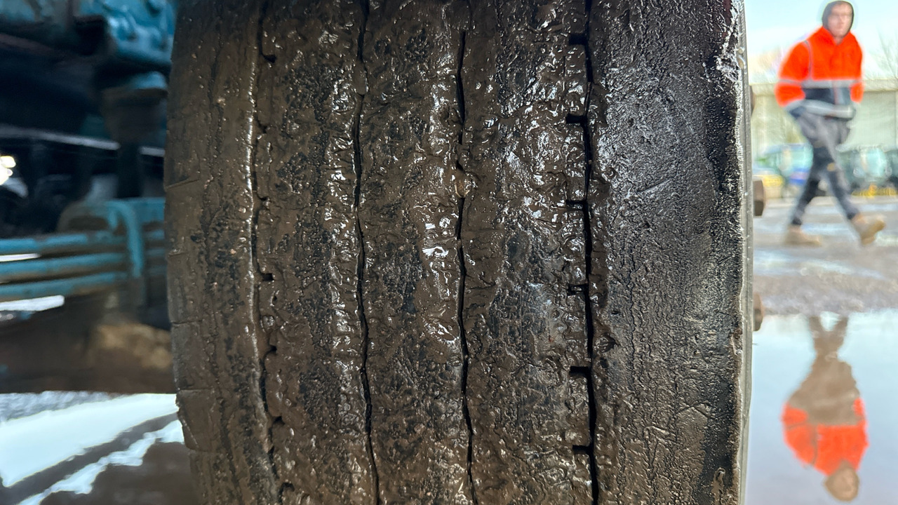 Camión multibasculante HINO 700 3241