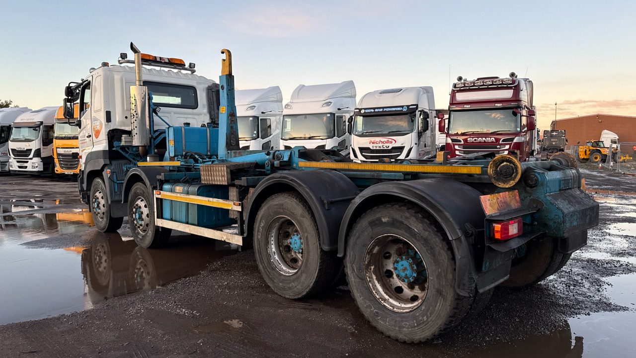 Camión multibasculante HINO 700 3241