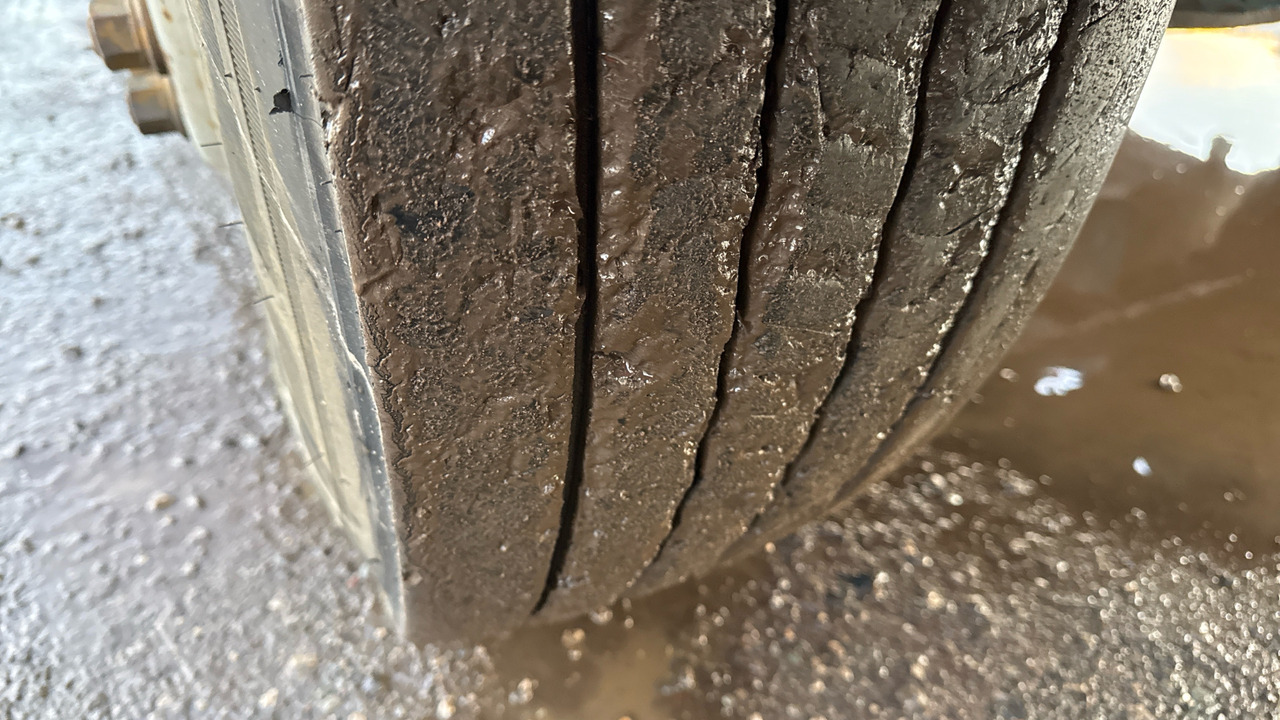 Camión multibasculante HINO 700 3241