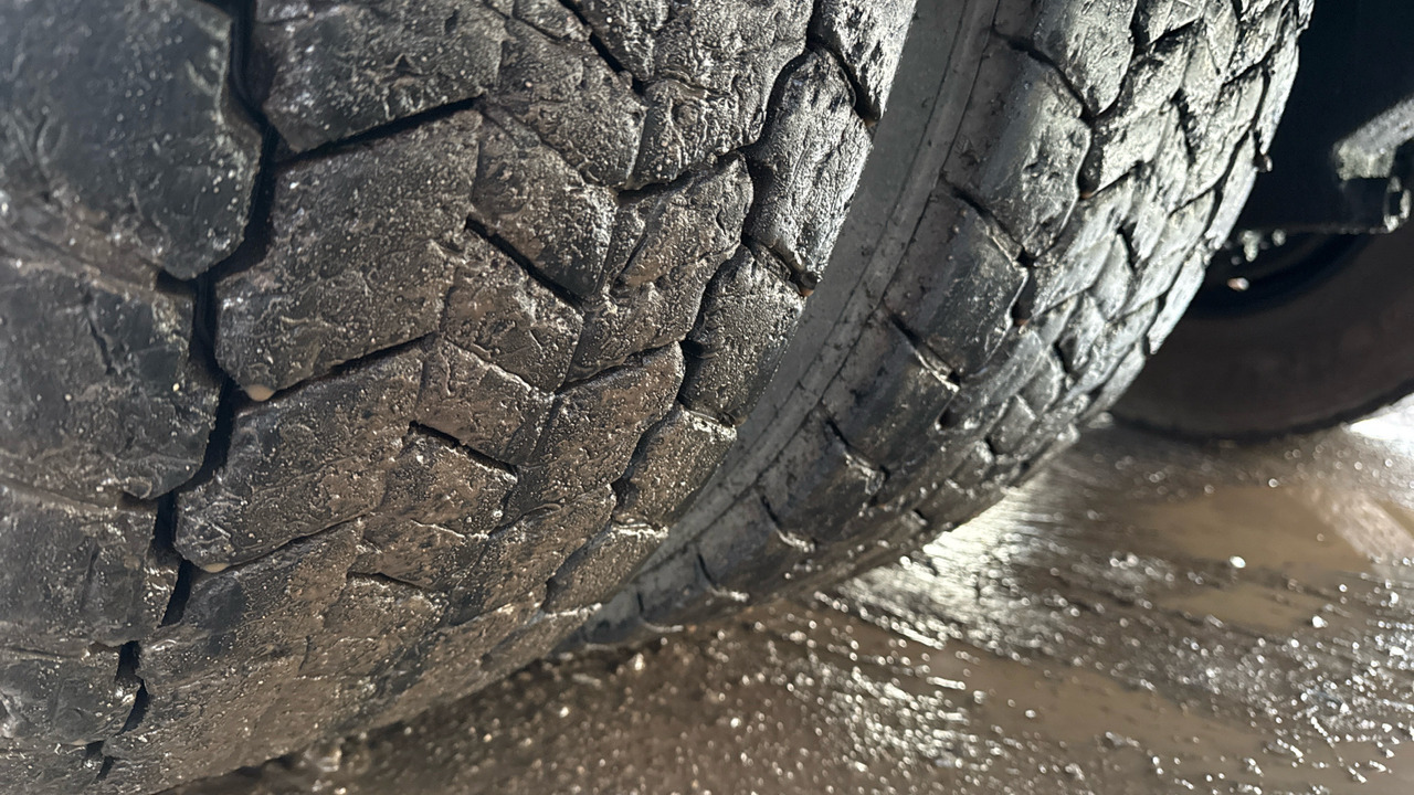 Camión multibasculante HINO 700 3241