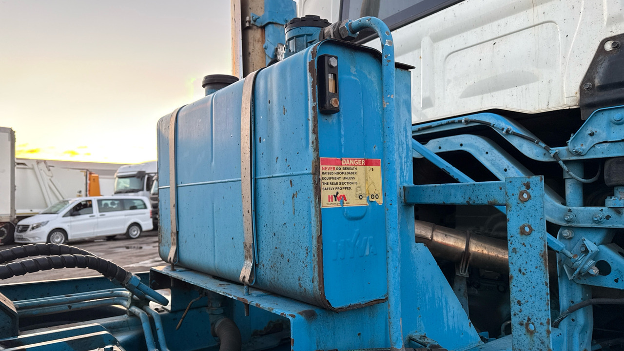 Camión multibasculante HINO 700 3241