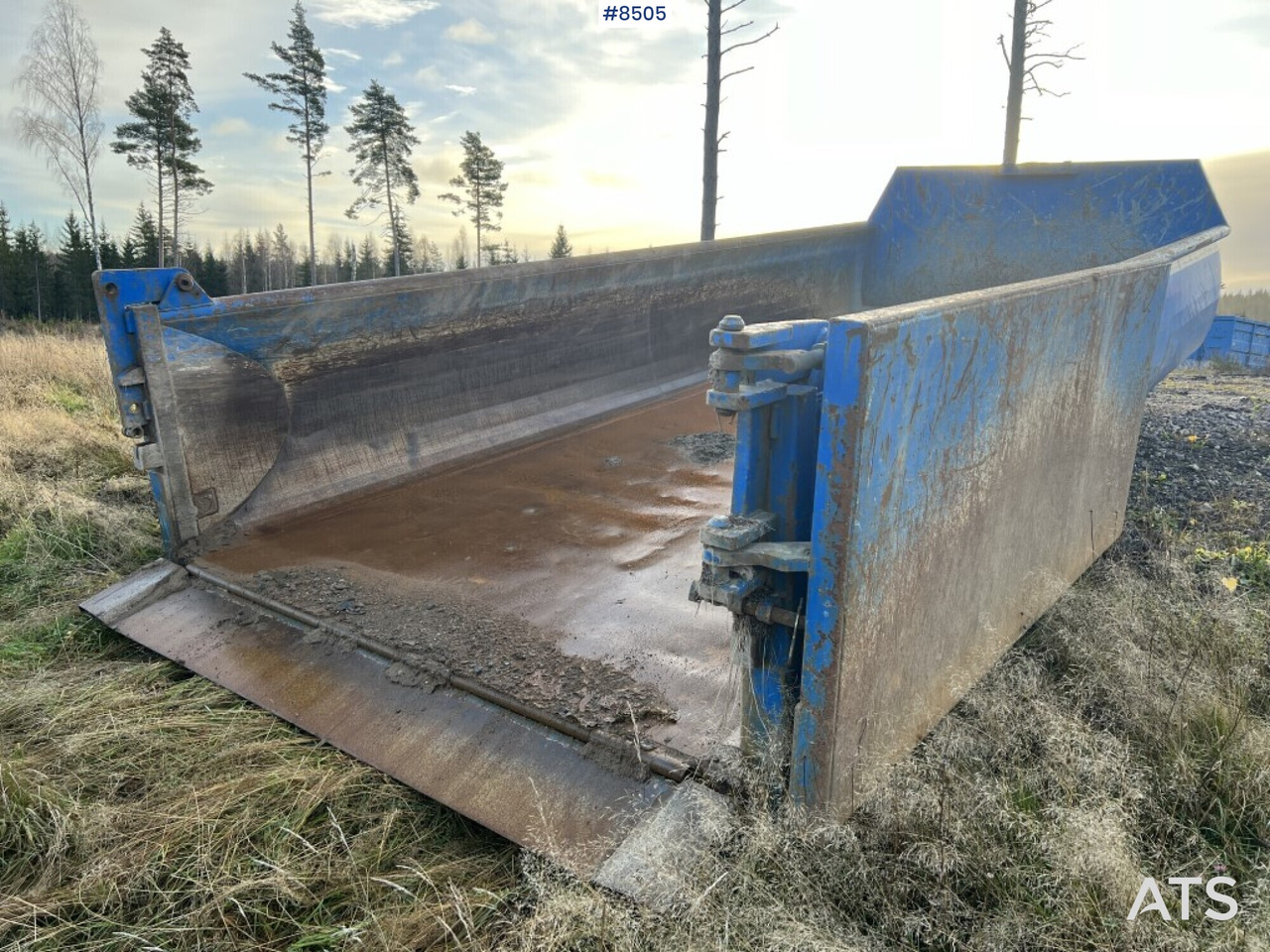 Camión multibasculante Hook Truck Volvo FH 12 6x4 Tridem with gravel flatbed(VIDEO)