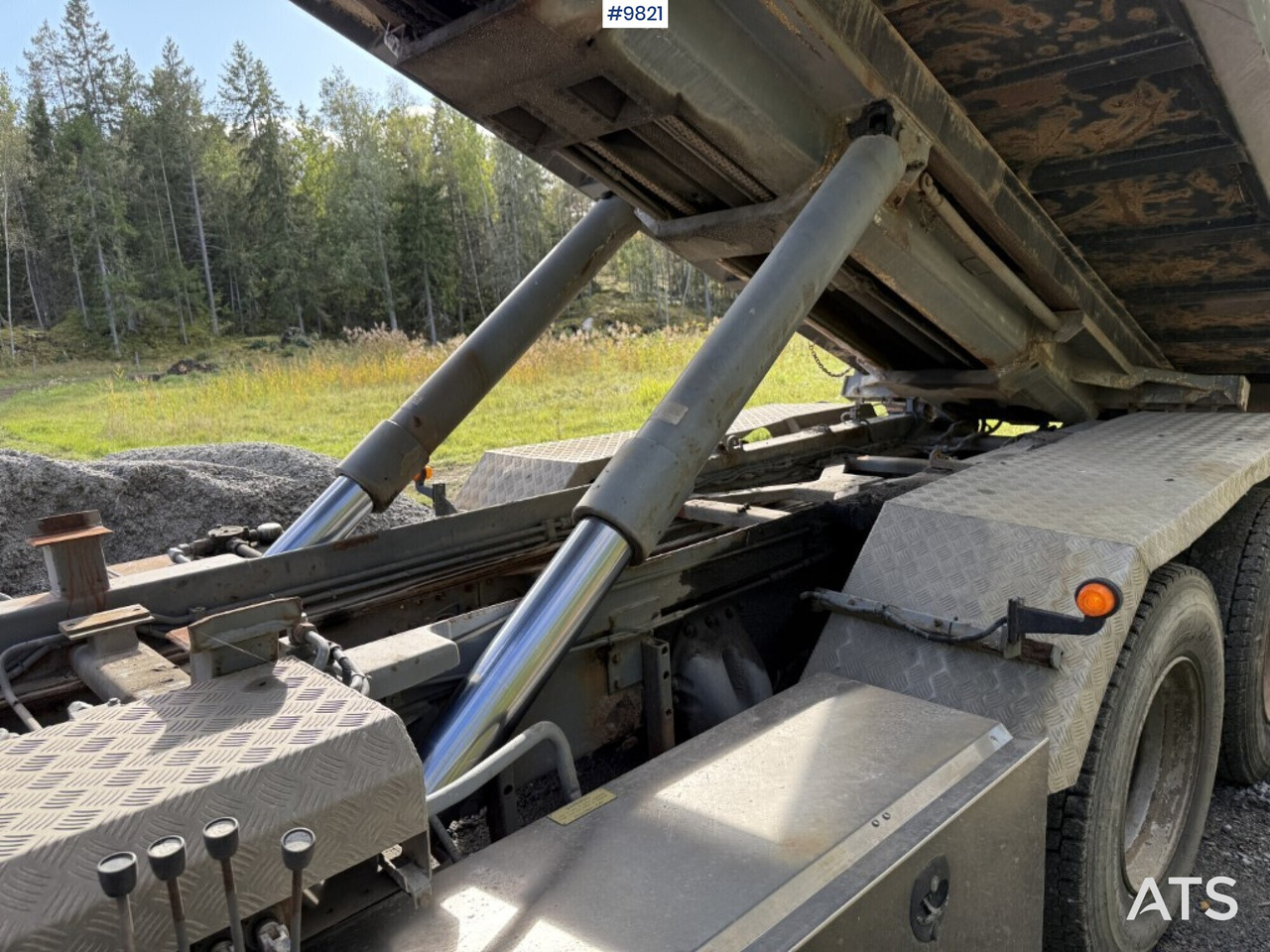 Camión multibasculante Hooklift Truck P124 360 Rep.object