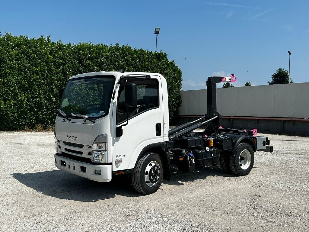Camión multibasculante ISUZU P75 NUOVO SCARRABILE