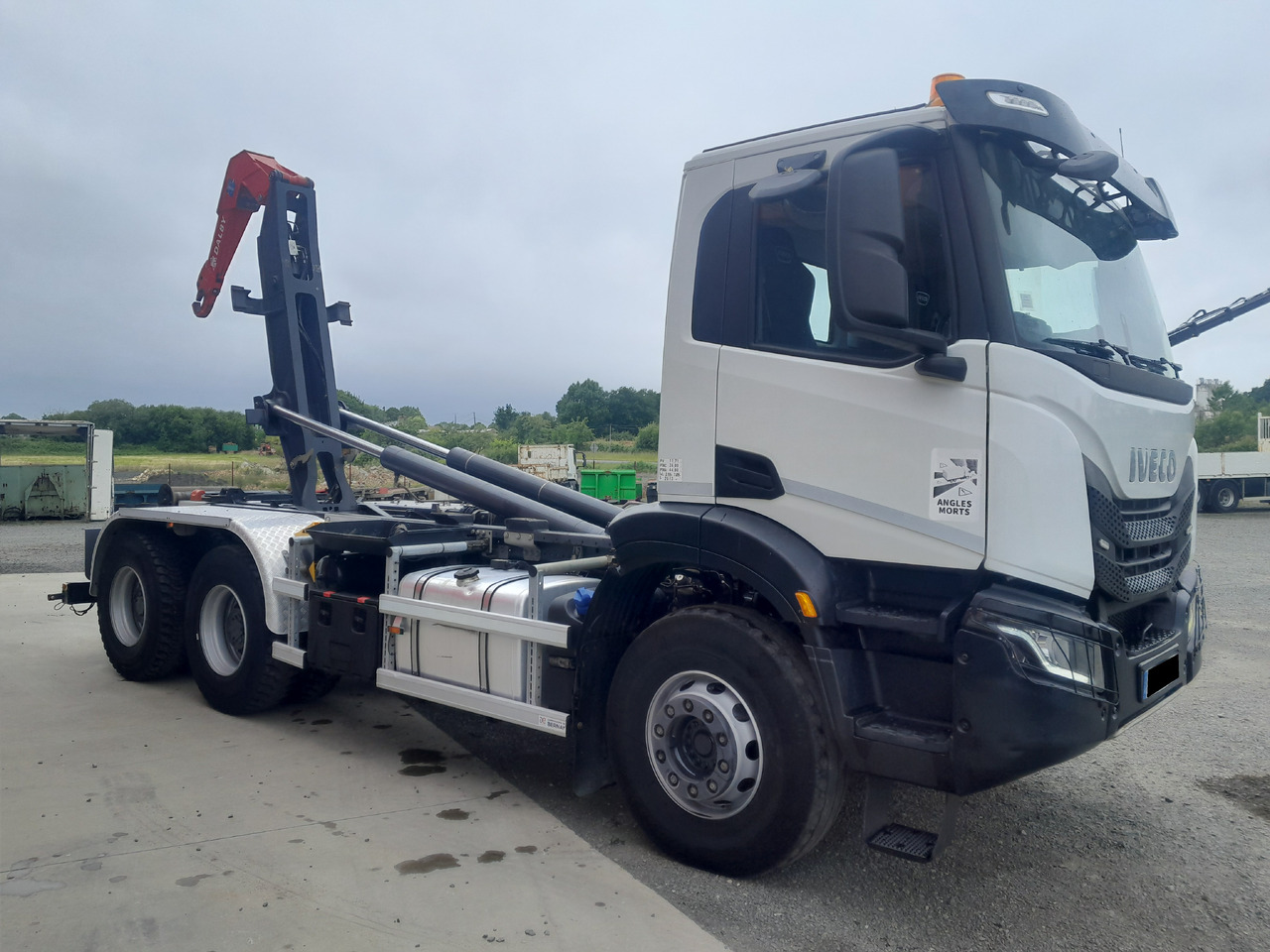Camión multibasculante IVECO