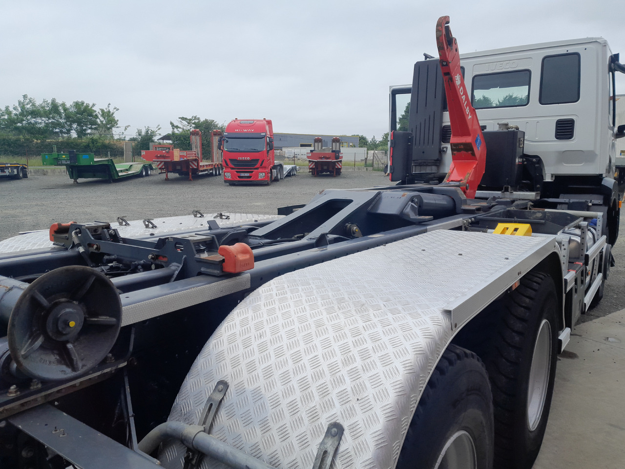 Camión multibasculante IVECO