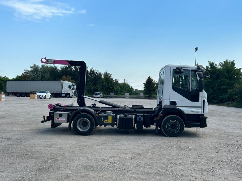 Camión multibasculante IVECO 120EL22 CON SCARRABILE NUOVO