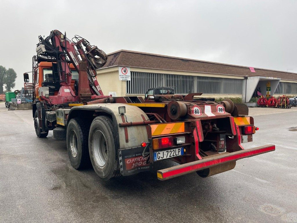 Camión multibasculante IVECO 190E26 SCARRABILE CON GRU PENZ E POLIPO