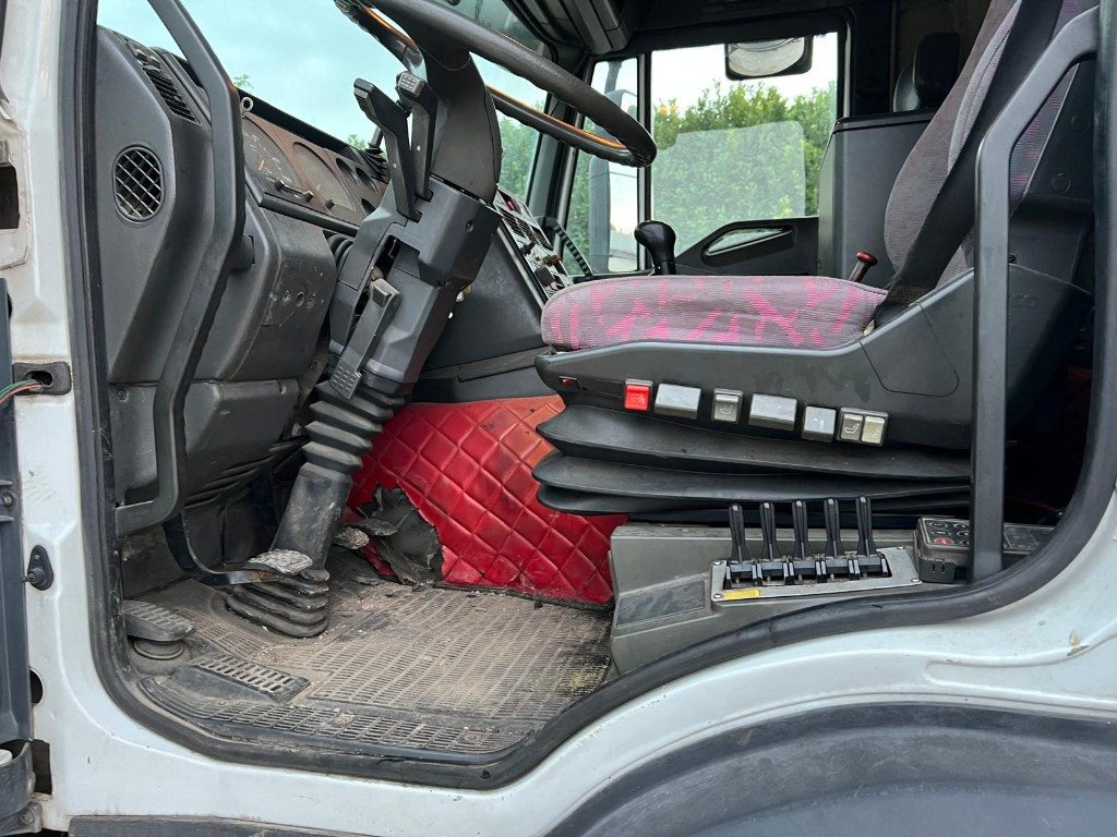 Camión multibasculante IVECO 260E43 EUROTECH USATO SCARRABILE CON GRU