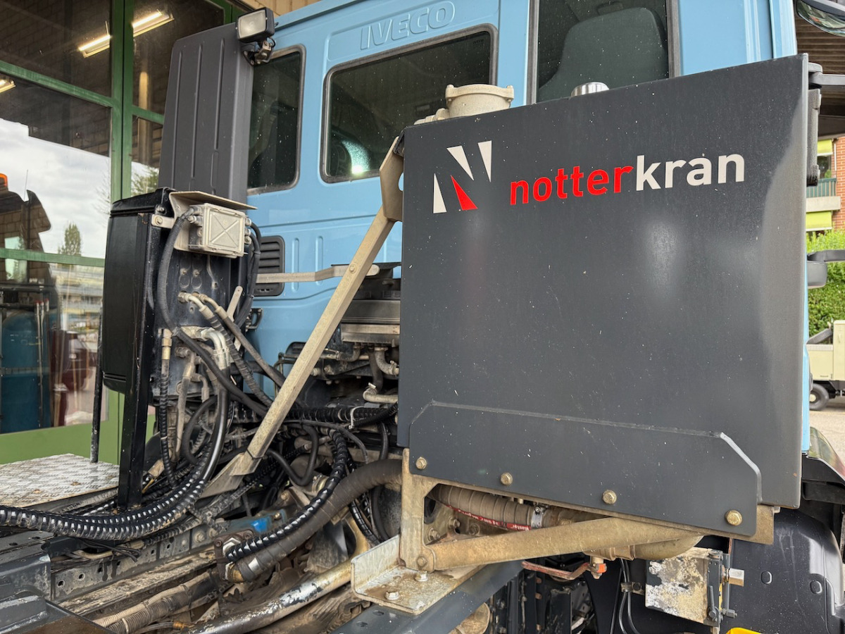 Camión multibasculante IVECO 340T45 Trakker 8x4