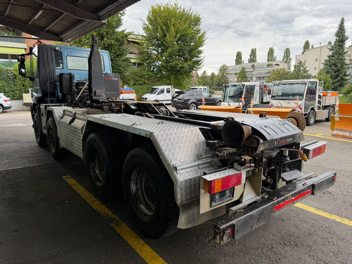 Camión multibasculante IVECO 340T45 Trakker 8x4