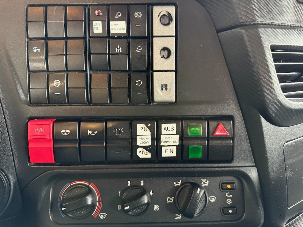 Camión multibasculante IVECO 340T45 Trakker 8x4