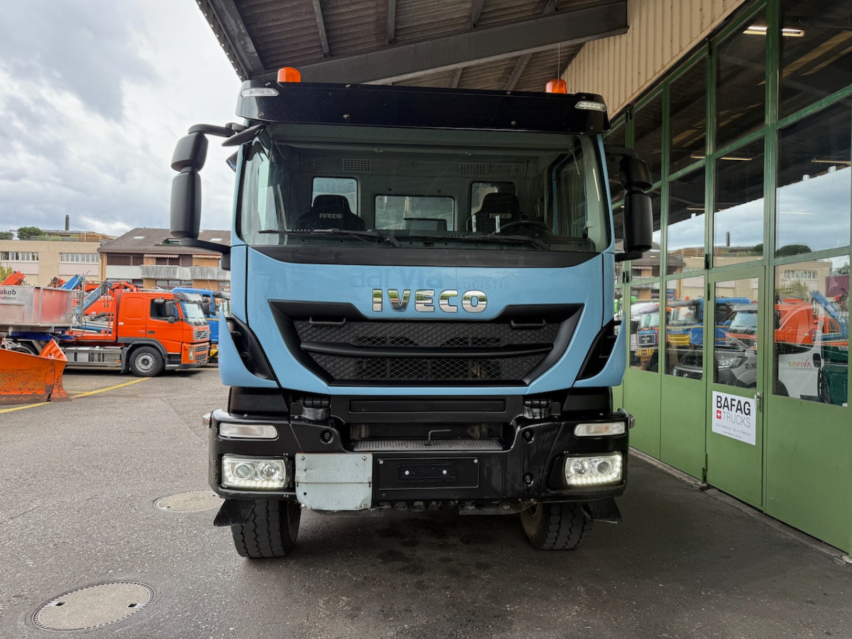 Camión multibasculante IVECO 340T45 Trakker 8x4