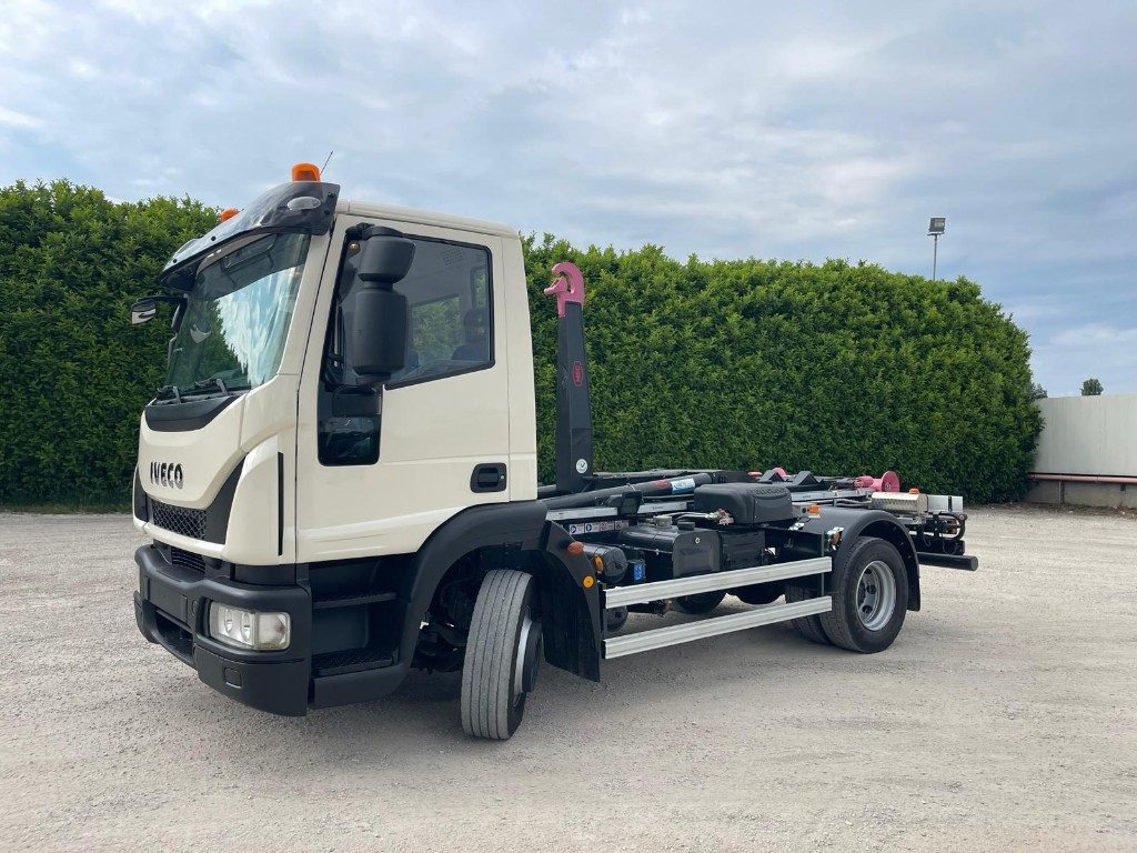 Camión multibasculante IVECO EUROCARGO 120E22 SCARRABILE