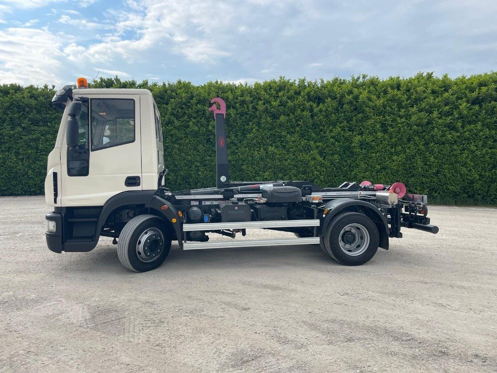 Camión multibasculante IVECO EUROCARGO 120E22 SCARRABILE