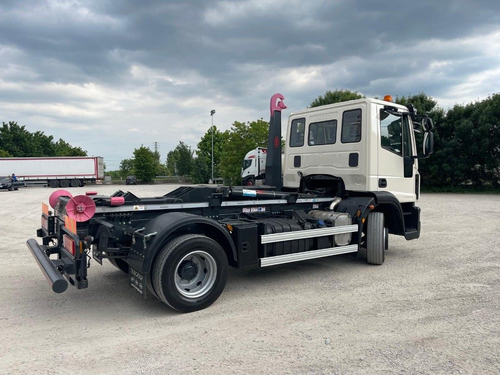 Camión multibasculante IVECO EUROCARGO 120E22 SCARRABILE
