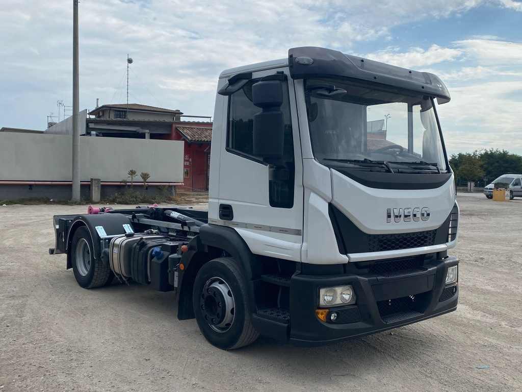 Camión multibasculante IVECO EUROCARGO 120E25 SCARRABILE