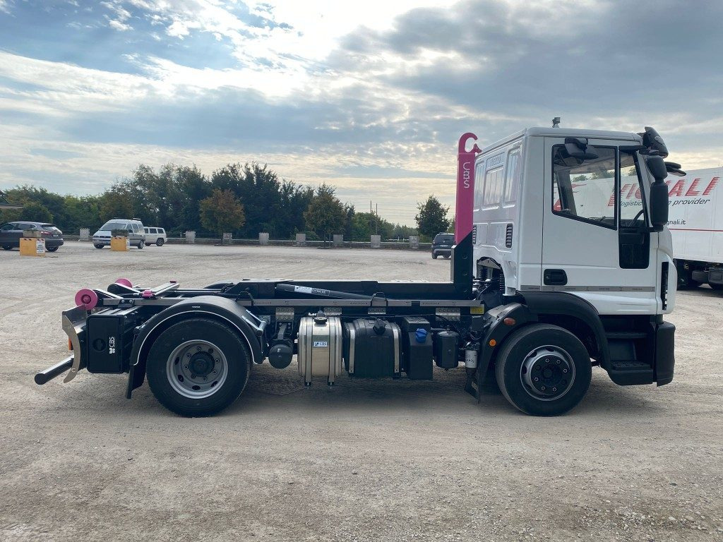 Camión multibasculante IVECO EUROCARGO 120E25 SCARRABILE