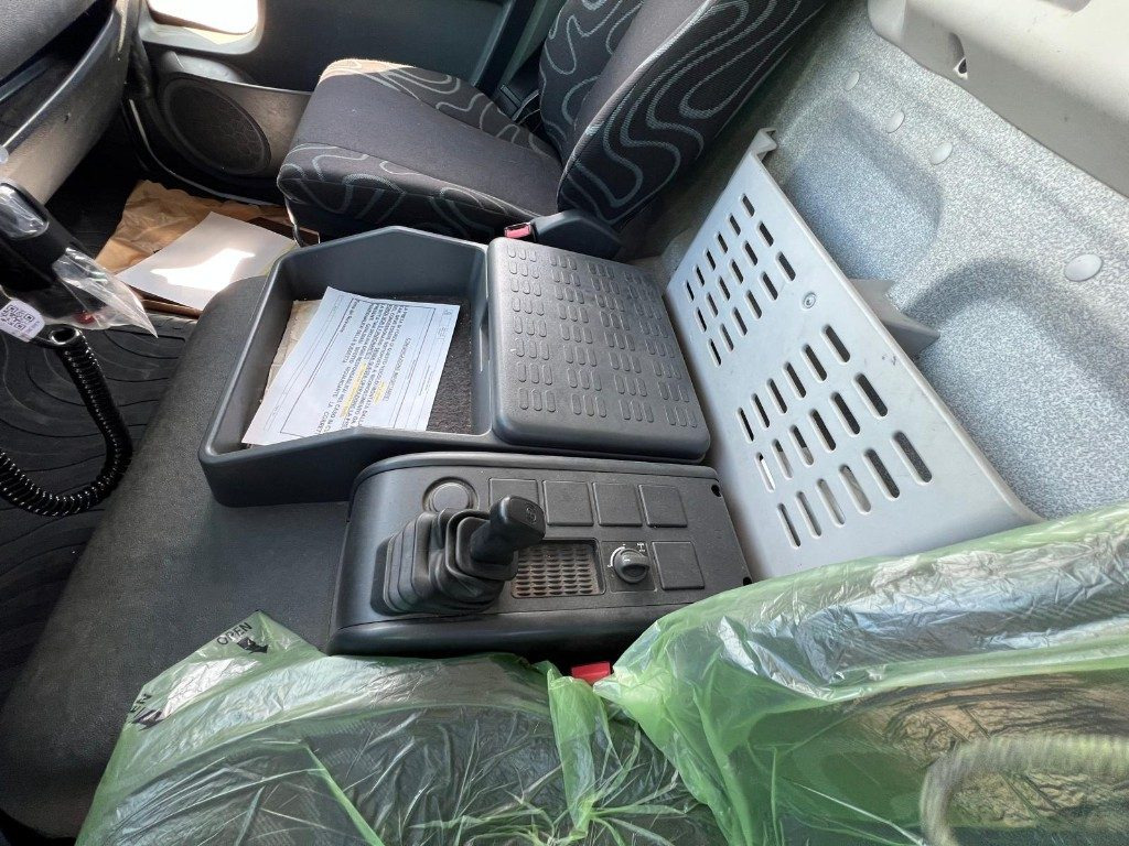Camión multibasculante IVECO EUROCARGO 120E28 CON SCARRABILE NUOVO