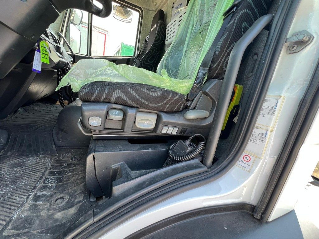 Camión multibasculante IVECO EUROCARGO 120E28 CON SCARRABILE NUOVO