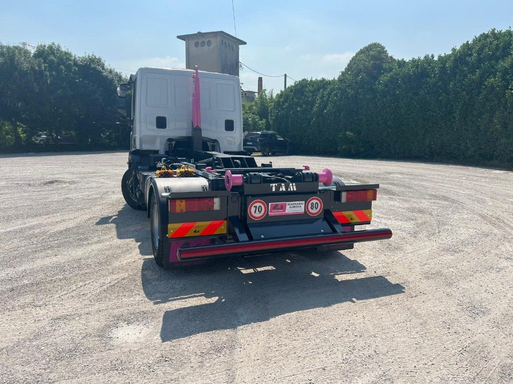 Camión multibasculante IVECO EUROCARGO 140E25 SCARRABILE