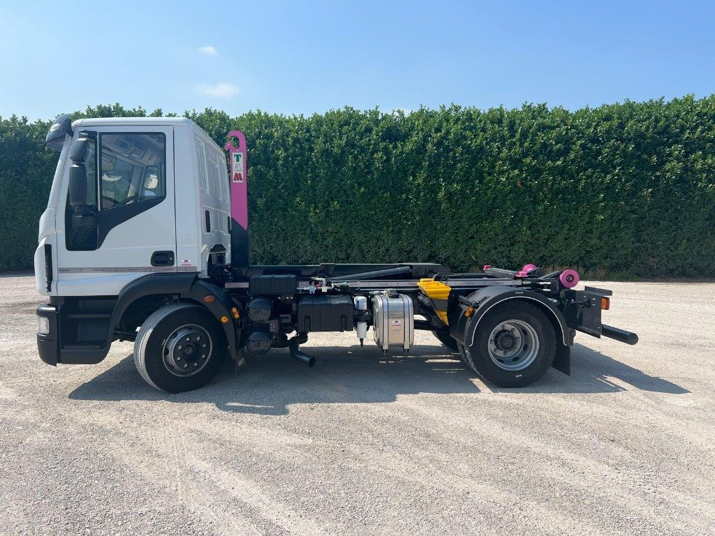 Camión multibasculante IVECO EUROCARGO 140E25 SCARRABILE