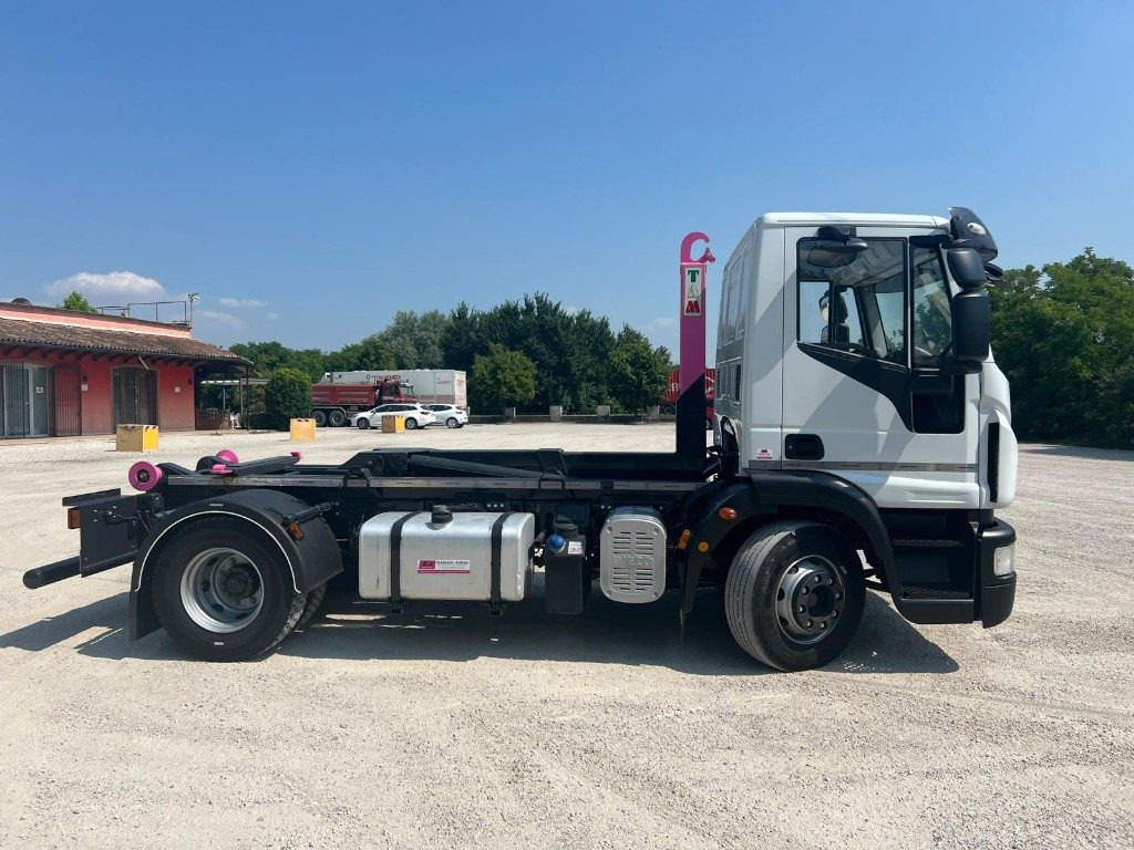 Camión multibasculante IVECO EUROCARGO 140E25 SCARRABILE