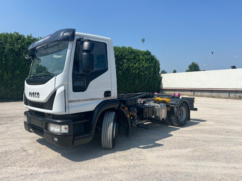 Camión multibasculante IVECO EUROCARGO 140E25 SCARRABILE