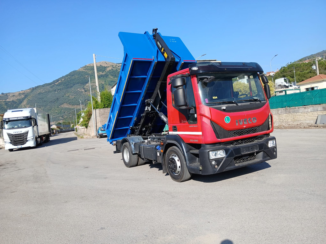 Camión multibasculante IVECO EUROCARGO 150-280
