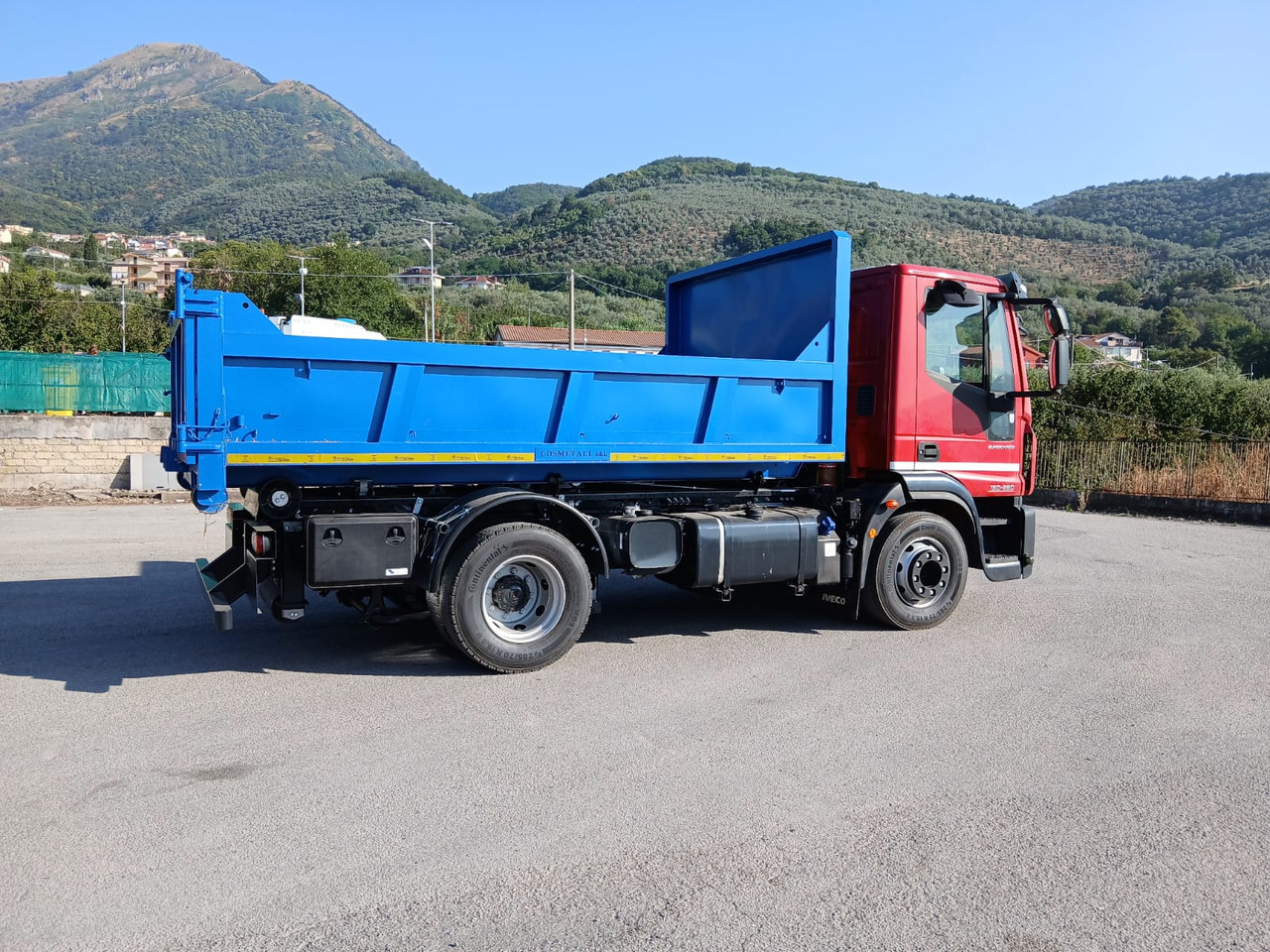Camión multibasculante IVECO EUROCARGO 150-280