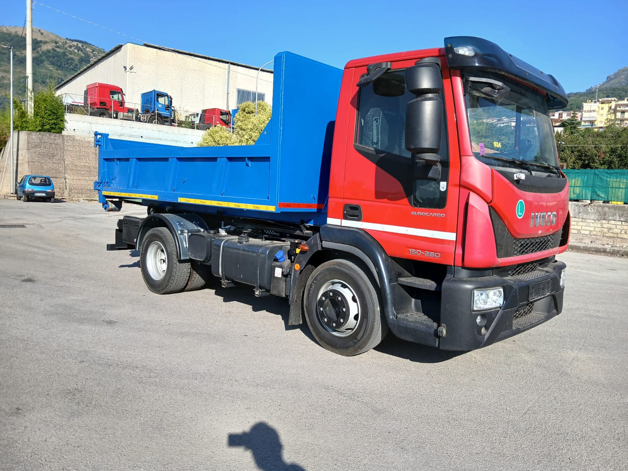 Camión multibasculante IVECO EUROCARGO 150-280