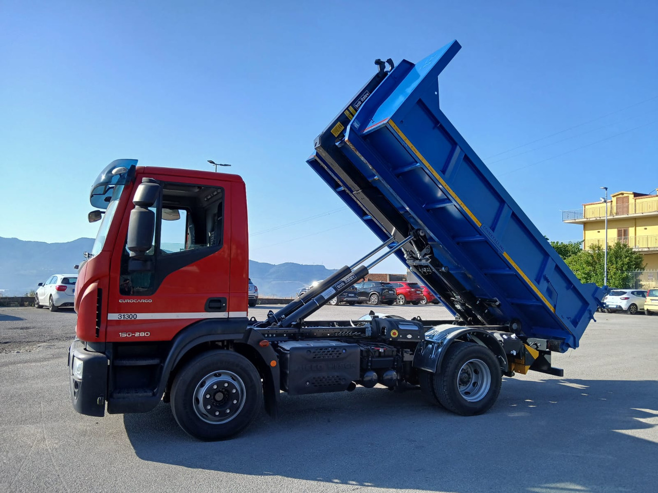 Camión multibasculante IVECO EUROCARGO 150-280