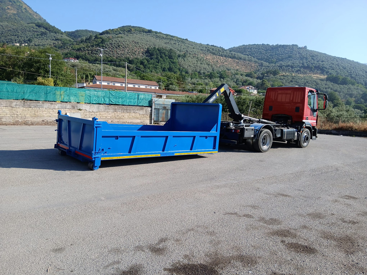 Camión multibasculante IVECO EUROCARGO 150-280