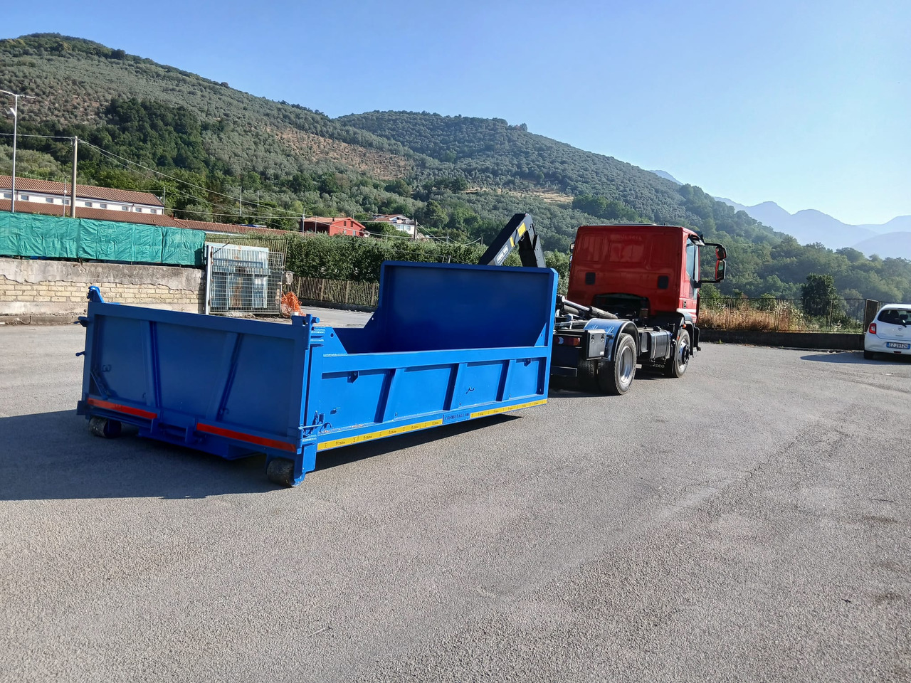 Camión multibasculante IVECO EUROCARGO 150-280