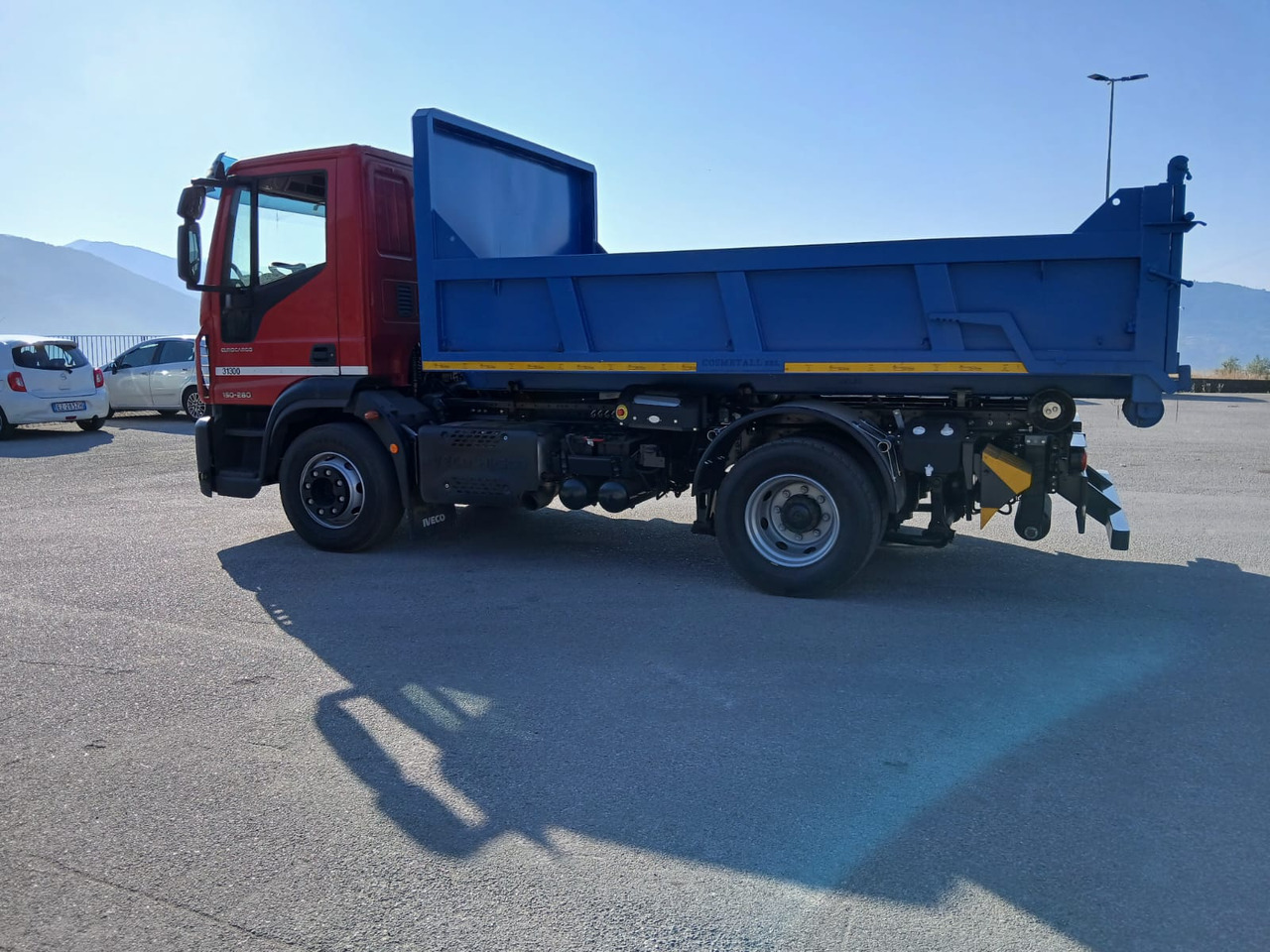Camión multibasculante IVECO EUROCARGO 150-280