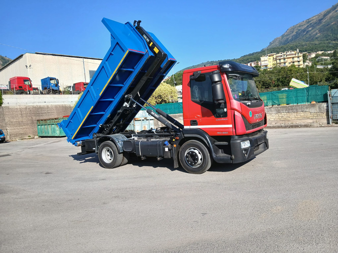 Camión multibasculante IVECO EUROCARGO 150-280