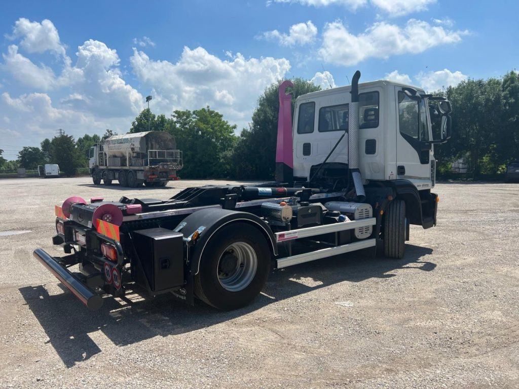 Camión multibasculante IVECO EUROCARGO 160E25 SCARRABILE