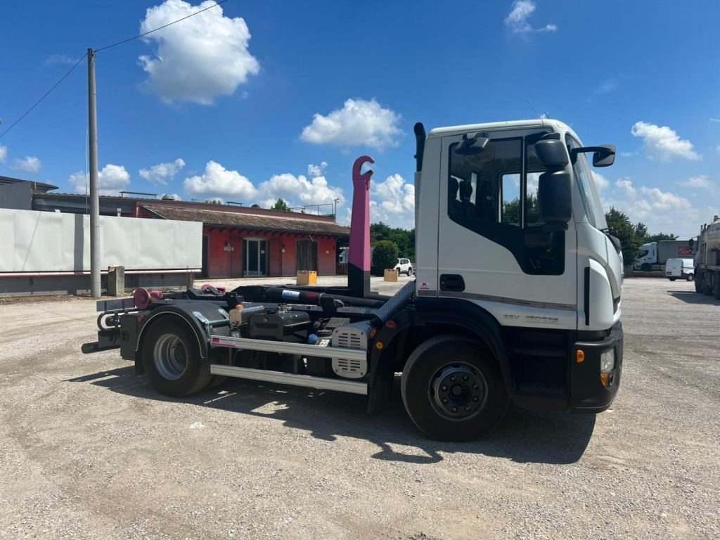 Camión multibasculante IVECO EUROCARGO 160E25 SCARRABILE
