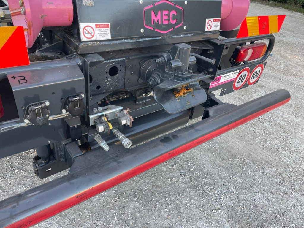 Camión multibasculante IVECO EUROCARGO 160E32 CON SCARRABILE NUOVO