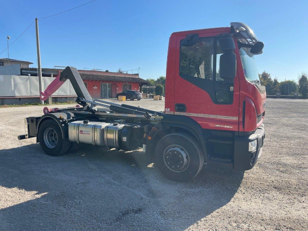 Camión multibasculante IVECO EUROCARGO 160E SCARRABILE