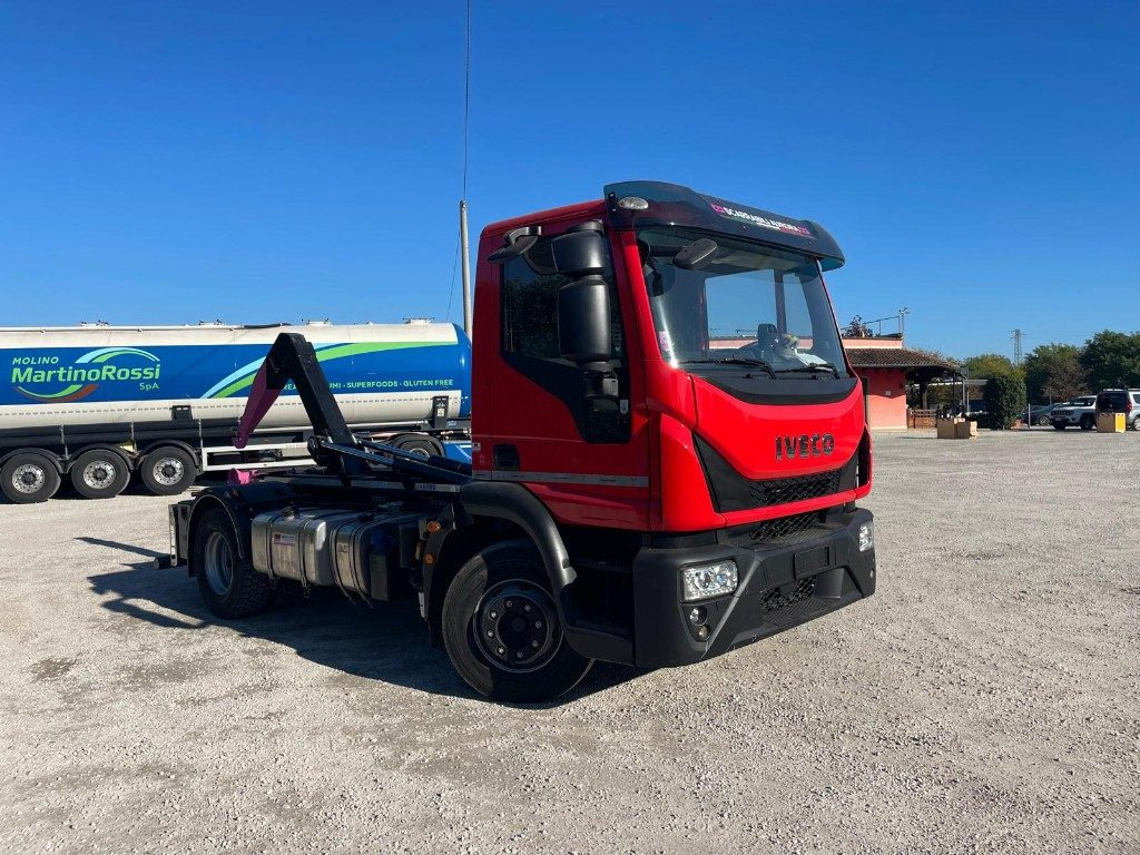 Camión multibasculante IVECO EUROCARGO 160E USATO SCARRABILE