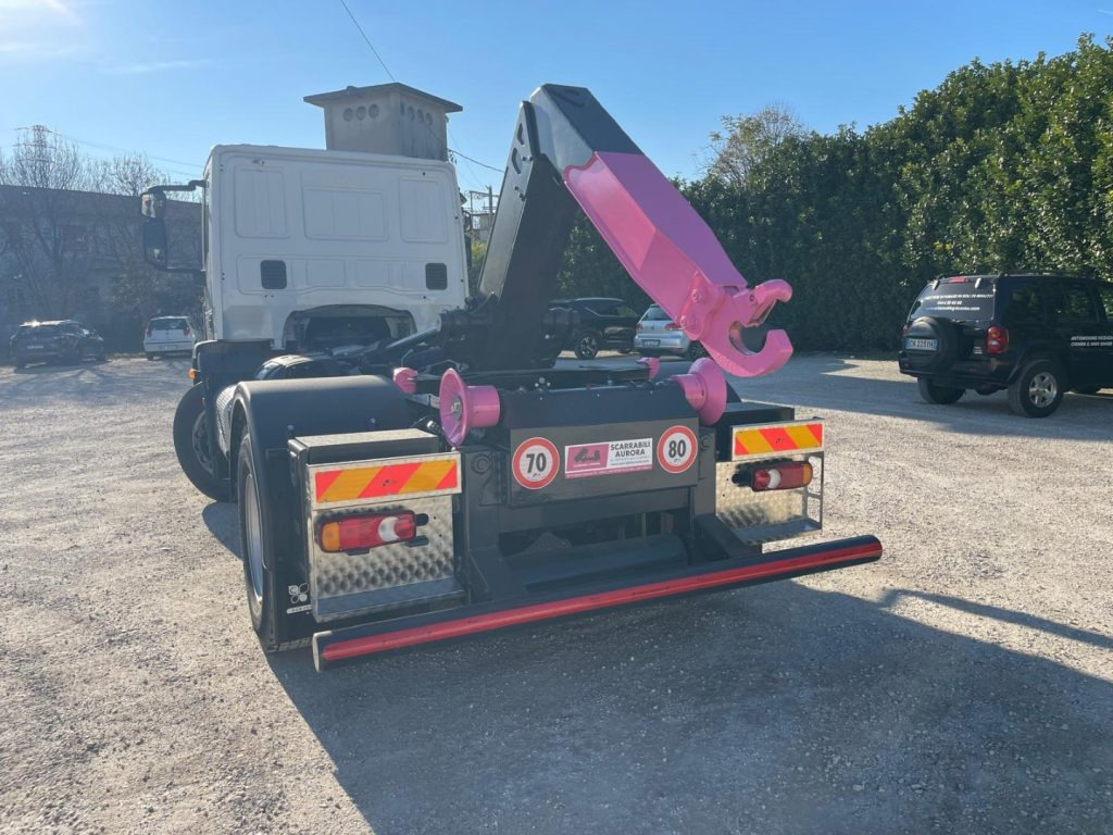 Camión multibasculante IVECO EUROCARGO 180E25 CON SCARRABILE NUOVO