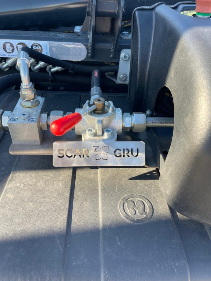 Camión multibasculante IVECO EUROCARGO 180E25 CON SCARRABILE NUOVO