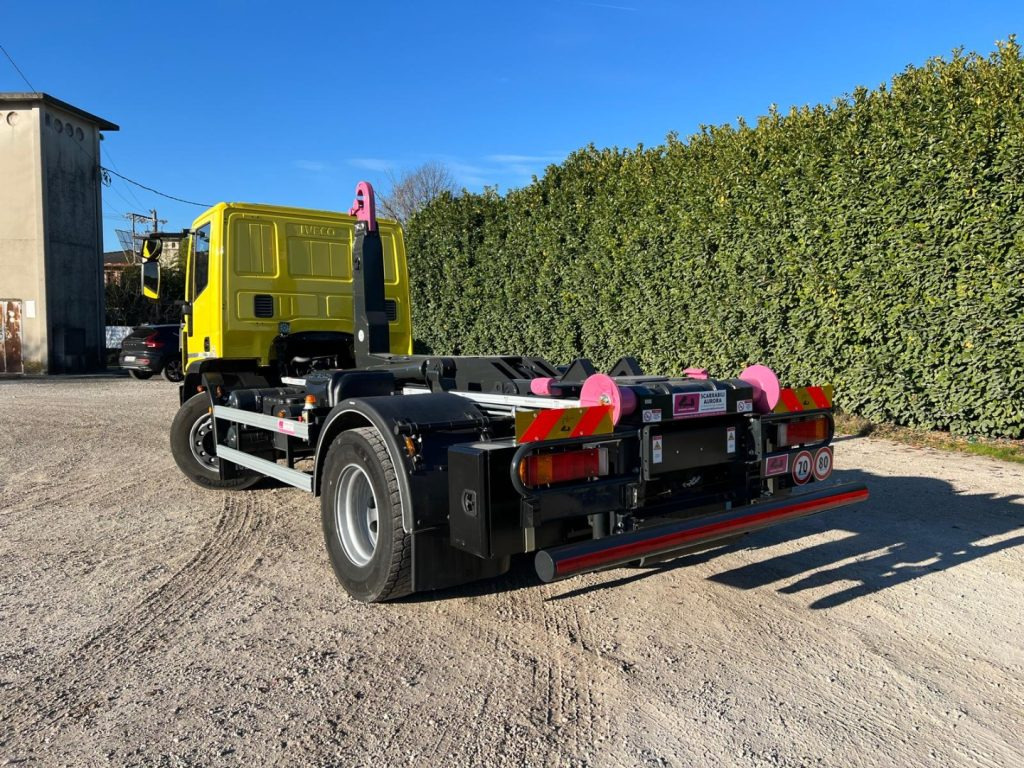 Camión multibasculante IVECO EUROCARGO 180EL28 SCARRABILE