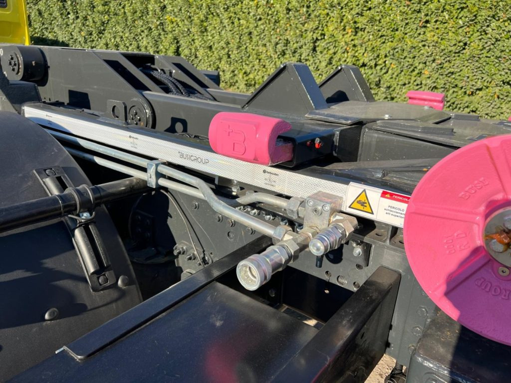 Camión multibasculante IVECO EUROCARGO 180EL28 SCARRABILE