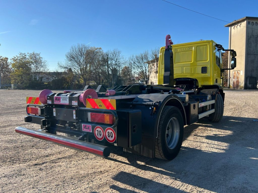 Camión multibasculante IVECO EUROCARGO 180EL28 SCARRABILE