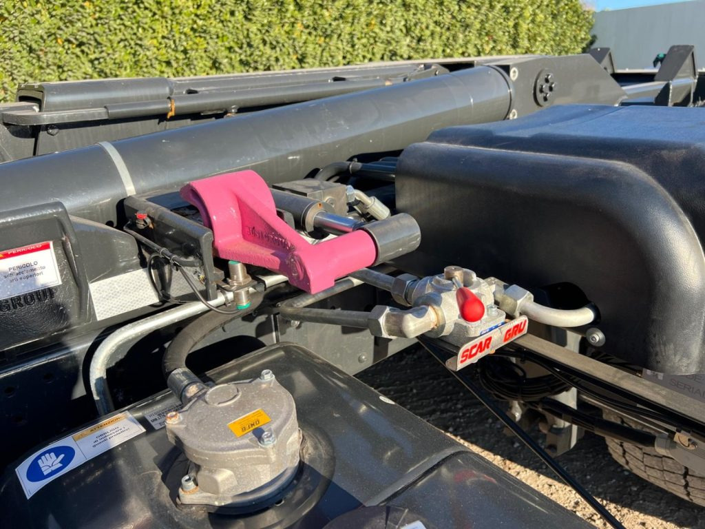 Camión multibasculante IVECO EUROCARGO 180EL28 SCARRABILE