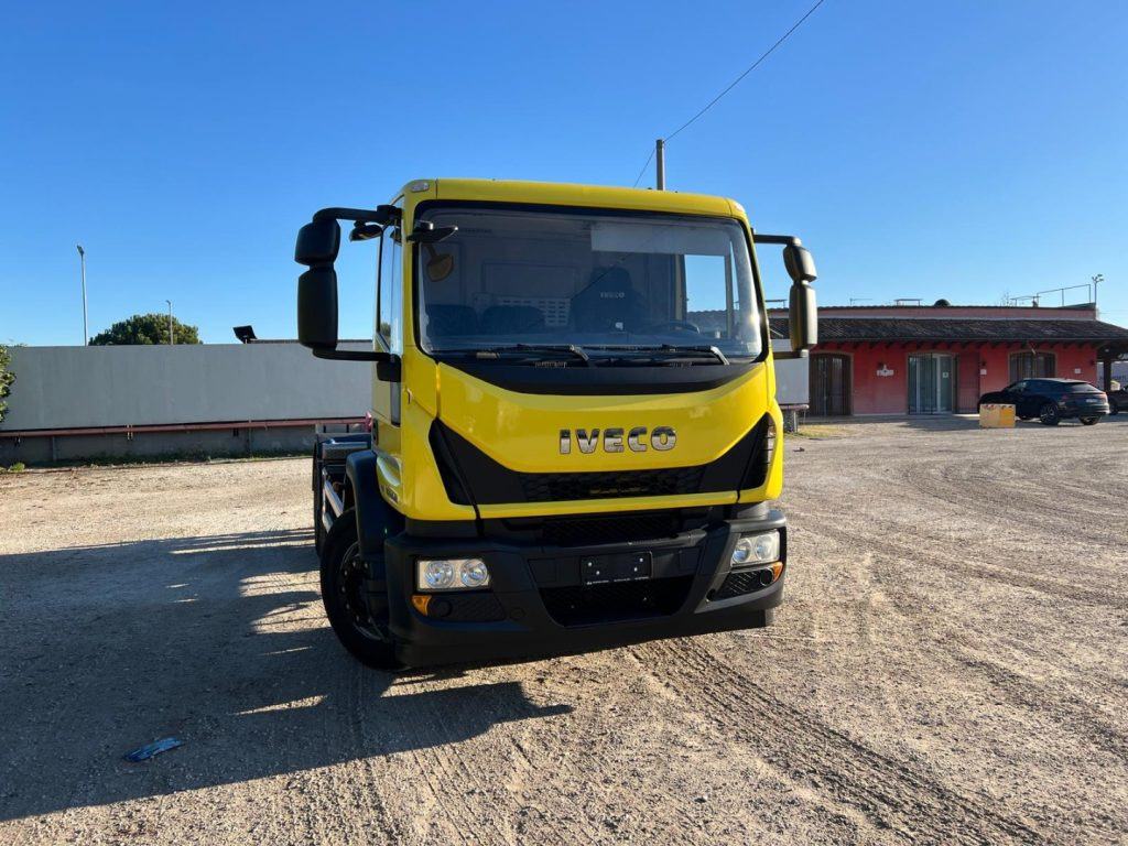 Camión multibasculante IVECO EUROCARGO 180EL28 SCARRABILE